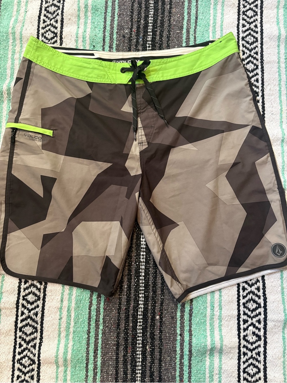 Volcom Men's Gray & Black Camo Boardshorts with Lime Waistband